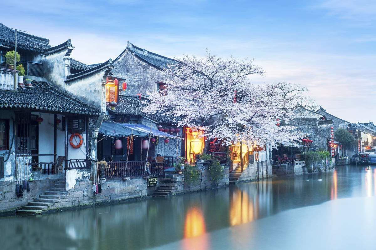 遥望科技去年预亏至少8亿元:鞋履业务经营亏损,计提坏账金额大幅增加